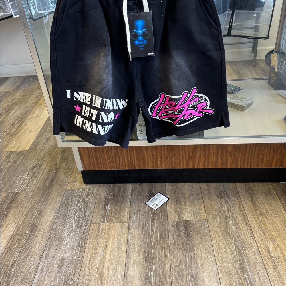 Hell star shorts size small